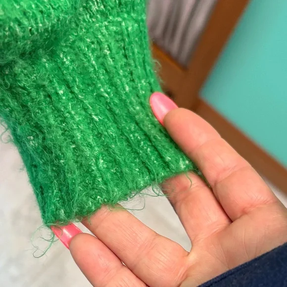 Bluivy Emerald Green cable Knit Sweater - Picture 7 of 10